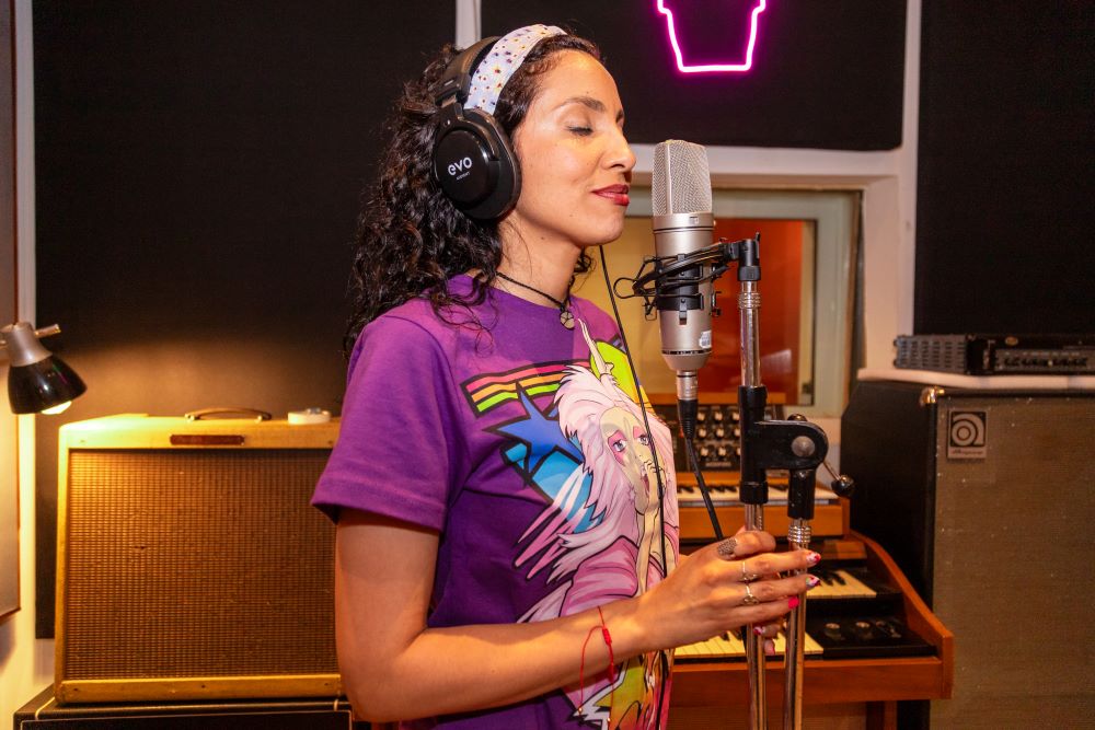 Eli Alvarado presenta “Mensajes al Universo”, su nuevo disco | Agencia ...