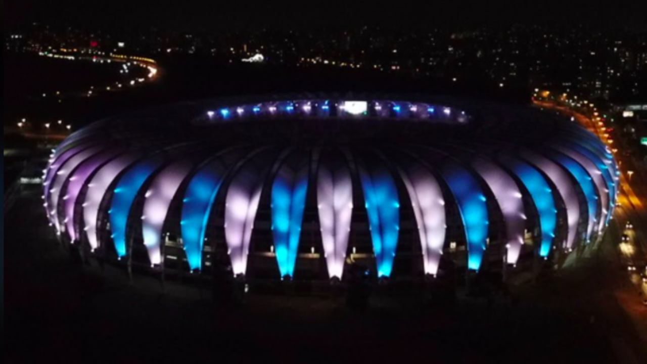 Beira Rio homenaje a Maradona