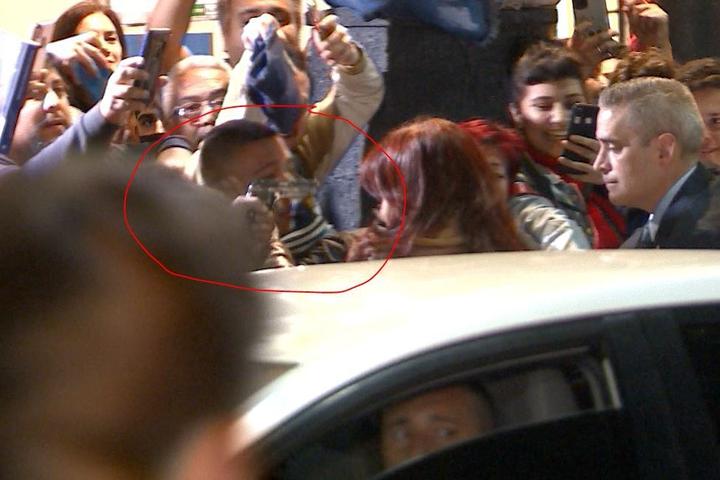 El momento del atentado contra Cristina