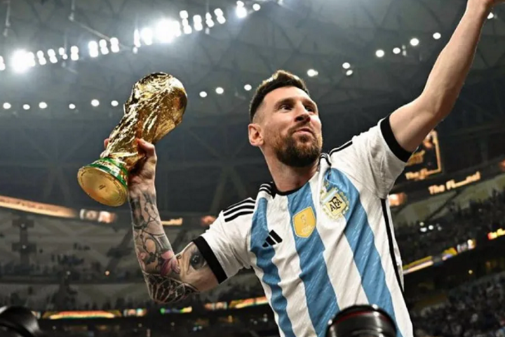 Messi vuelta olímpica Mundial 2022