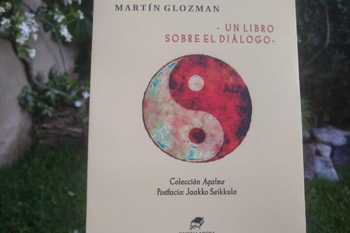 Tapa un libro sobre el diálogo
