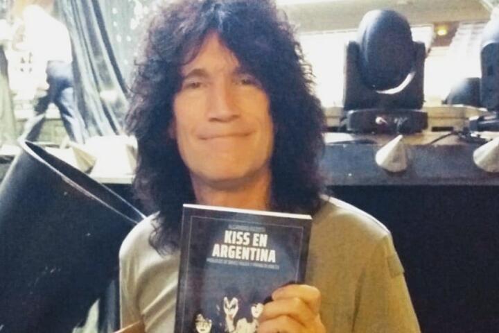 Kiss con el libro