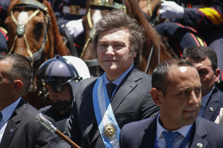 Javier Milei camino a Casa Rosada el día de su asunción como presidente 2023_Noelia Guevara