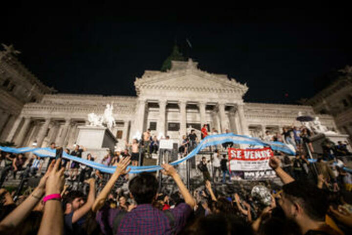 Cacerolazo contra DNU Milei