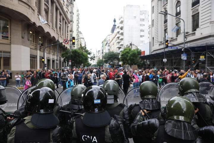 Represión a los jubilados e hinchas, barras_Noelia Guevara_12.03.2025