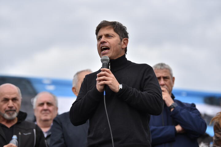 Axel Kicillof serio_Acto Avellaneda_Daniela Morán_27.04.2024