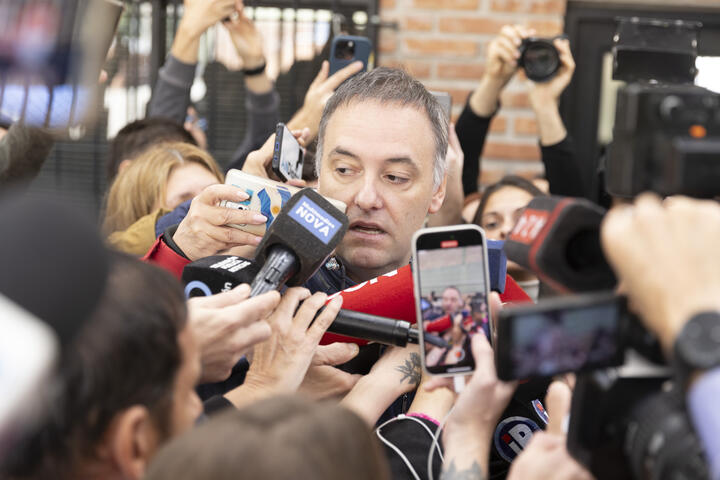 Manuel Adorni_Votación legislativa CABA 2025_NoeliaGuevara
