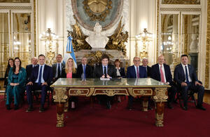 Conferencia Milei Caputo Dolar Libre 11.04.25