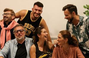 Teatro, toda persona vista de cerca es un monstruo