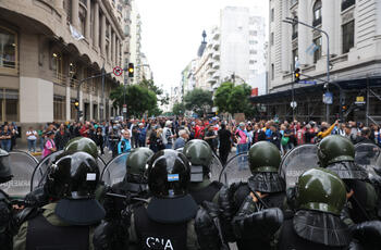 Represión a los jubilados e hinchas, barras_Noelia Guevara_12.03.2025