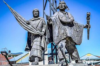 Tupac Katari y Bartolina Sisa, monumento en El Alto, Bolivia.