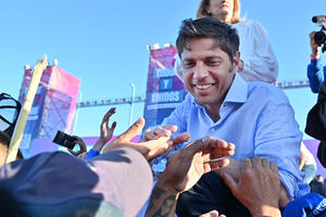 Axel Kicillof en el cierre de campaña 2023 en Arsenal