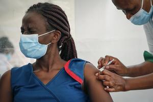 Poca vacunación en África contra el COVID