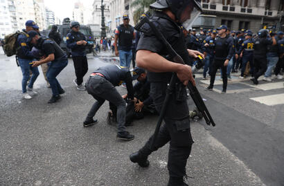 Represión a los jubilados e hinchas, barras_Noelia Guevara_12.03.2025
