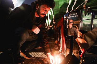 Concentración masiva y espontánea en Plaza de Mayo por la muerte del Indio Solari_Noelia Guevara