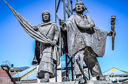 Tupac Katari y Bartolina Sisa, monumento en El Alto, Bolivia.