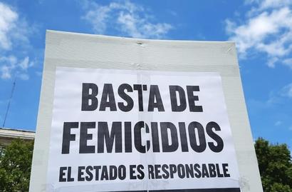 Cartel "Basta de Femicidios - El Estado es responsable"